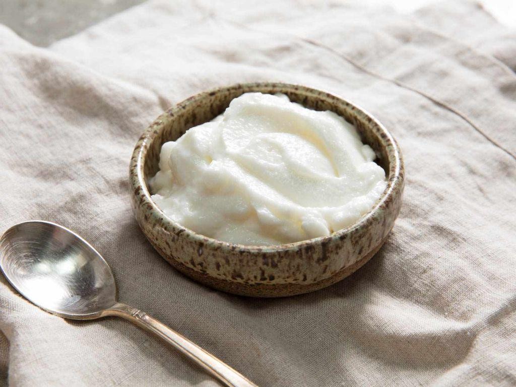 Lebanese Garlic Sauce (Toum)