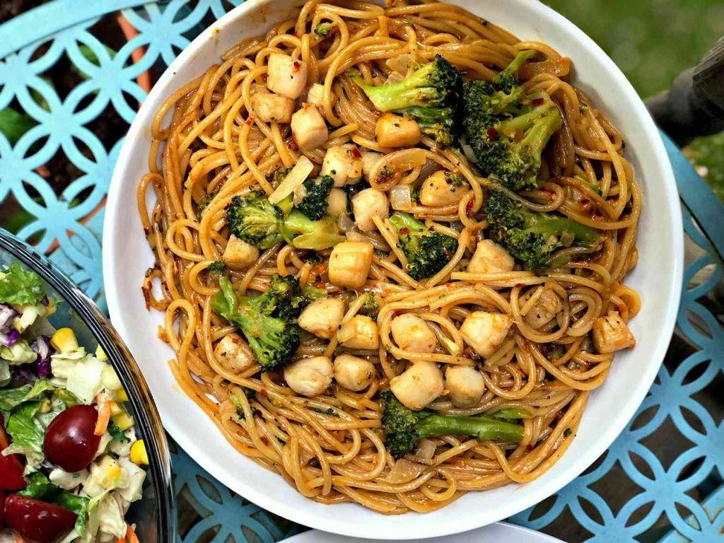 Lemon Garlic Hibachi Noodles with Scallops