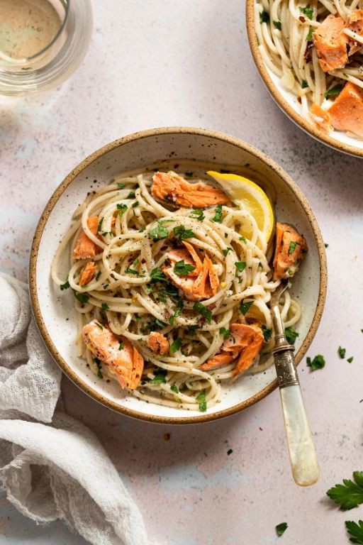 Lemon Garlic Salmon Pasta