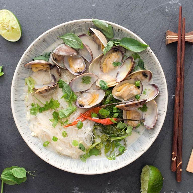 Lemongrass and Coconut Milk Steamed Clams