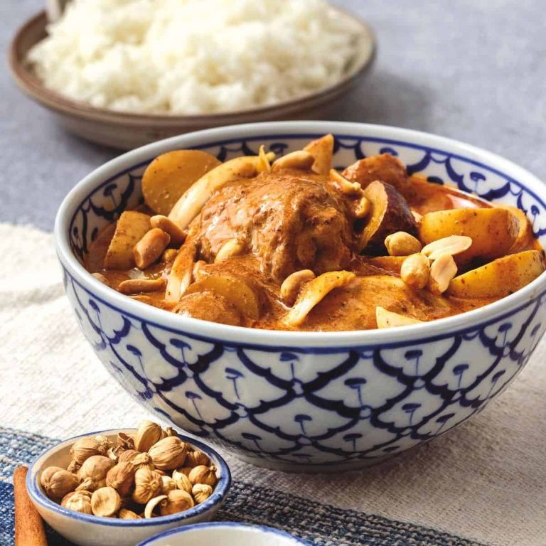 Massaman Curry Chicken with Onions
