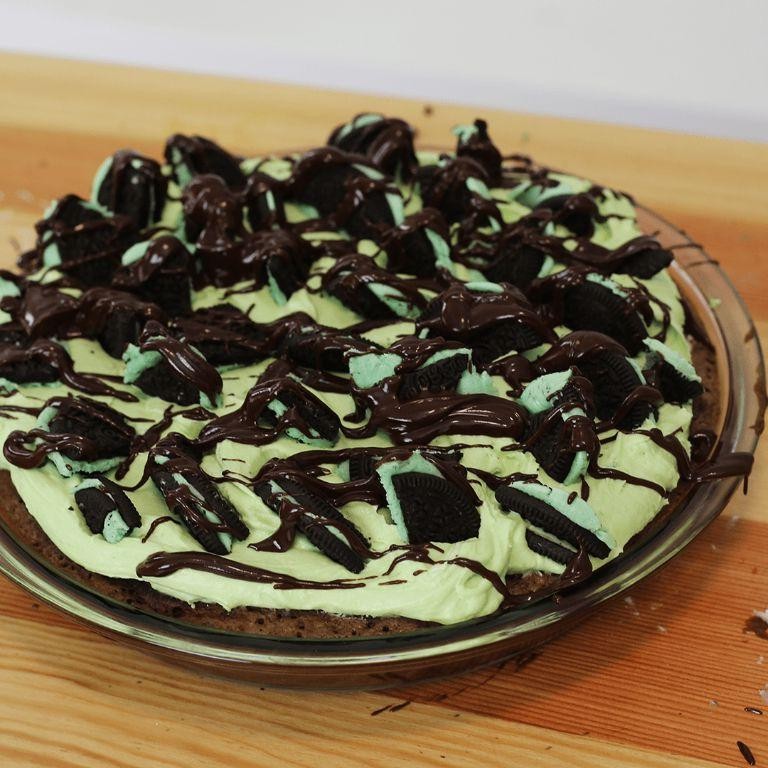 Mint Chocolate Chip Dessert Pizza