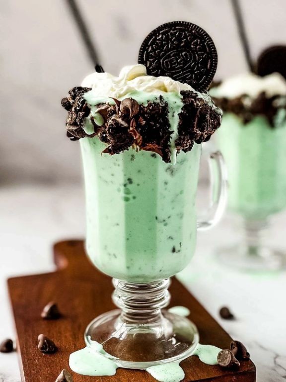 Mint Cookies and Cream Milkshake