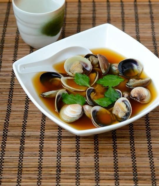 Miso and Scallion Steamed Clams