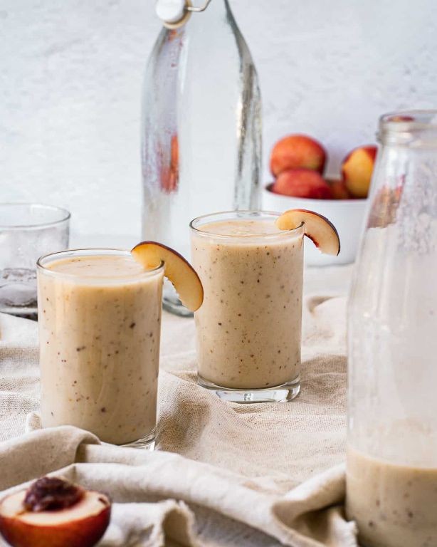 Nectarine Smoothie with Almond Milk