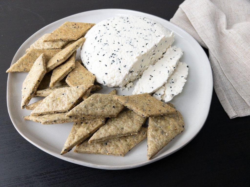 Nigelle Seed Crackers with Cheese