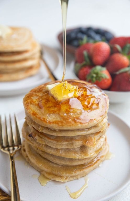 Oatmeal Cookie Quest Protein Pancakes