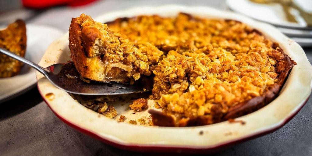 Oatmeal Derby Pie with Cinnamon Streusel