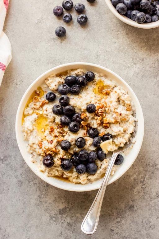 Oatmeal with Blueberries and Flaxseeds