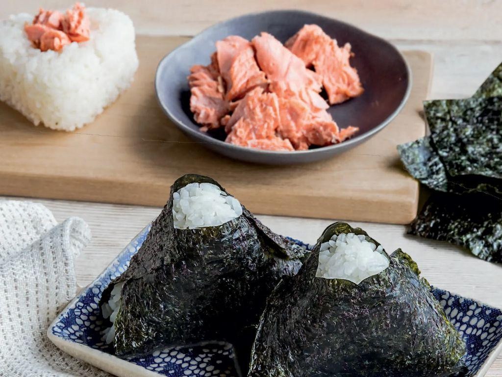 Onigiri (Rice Balls) with Salmon Filling
