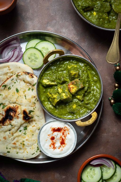 Palak Paneer with Garlic Roti