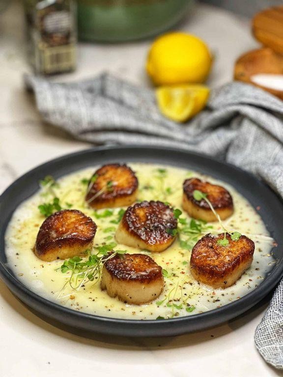 Pan-Seared Scallops with Lemon Beurre Blanc