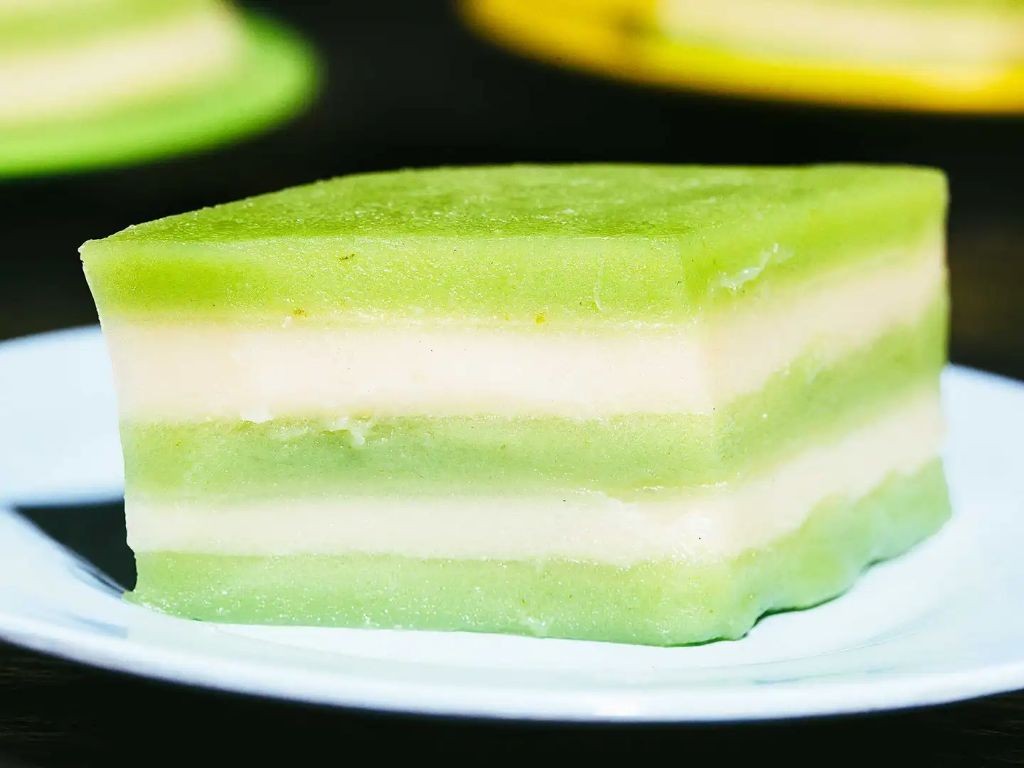 Pandan Coconut Steamed Cake