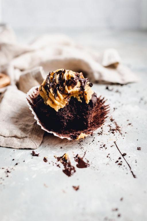 Peanut Butter Chocolate Vegan Cupcakes