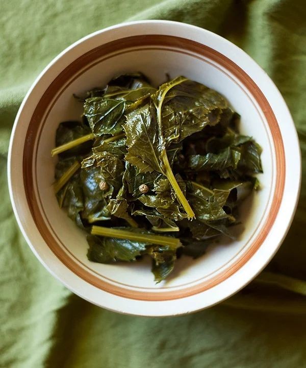 Pickled Dandelion Greens with Mustard Seeds