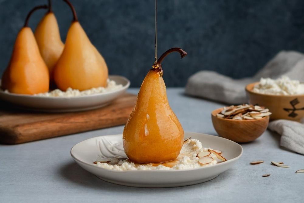 Poached Pears with Cinnamon