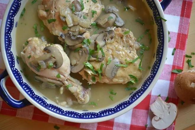 Polish-style Chicken Cutlets with Mushroom Gravy