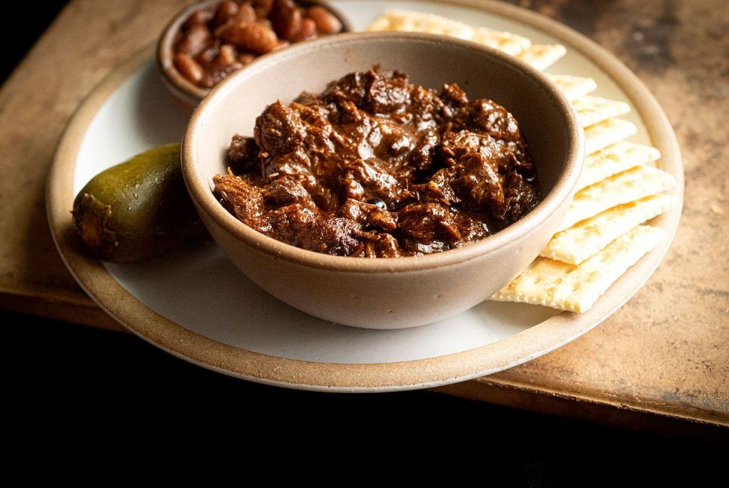 Prison-Style Chili with Crackers