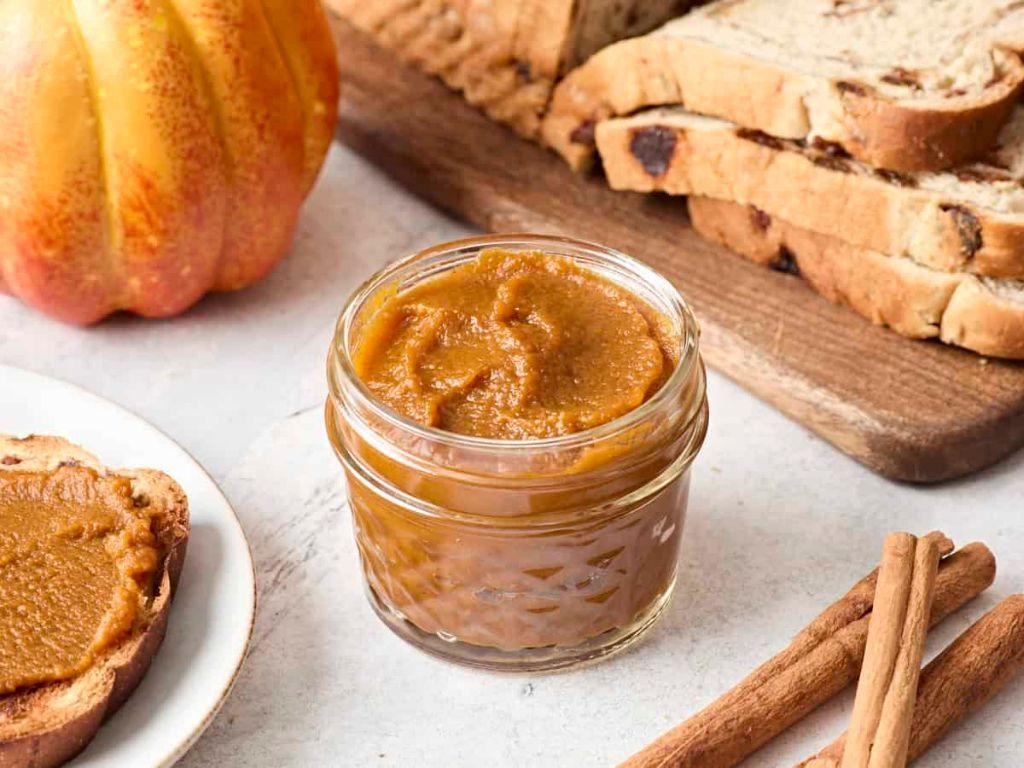 Pumpkin Butter with Cinnamon and Nutmeg