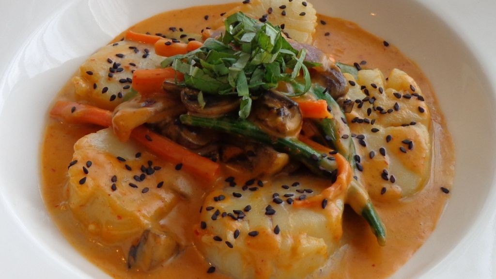 Red Curry with Scallops and Snap Peas