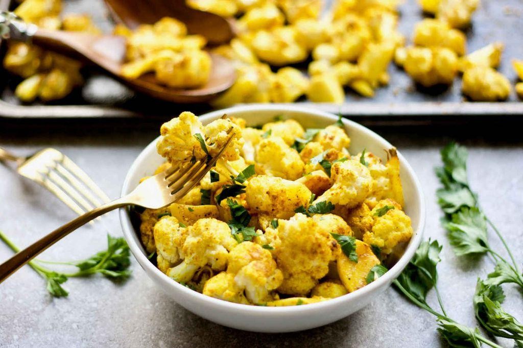 Roasted cauliflower with turmeric and garlic