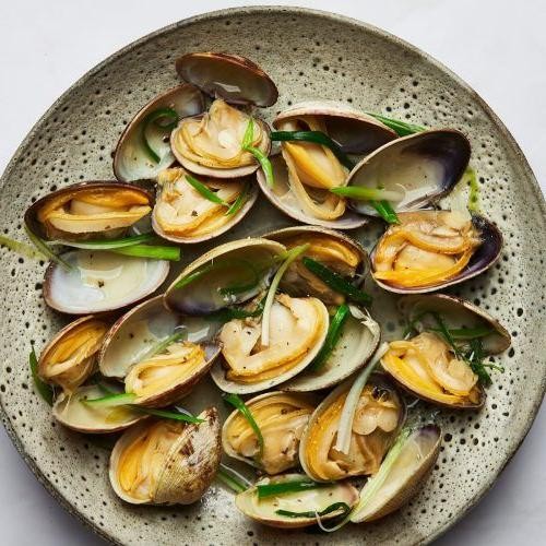 Sake and Ginger Steamed Clams