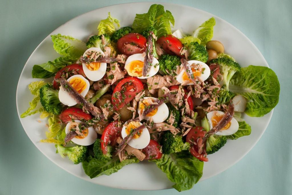 Salade Niçoise with Tuna and Anchovies