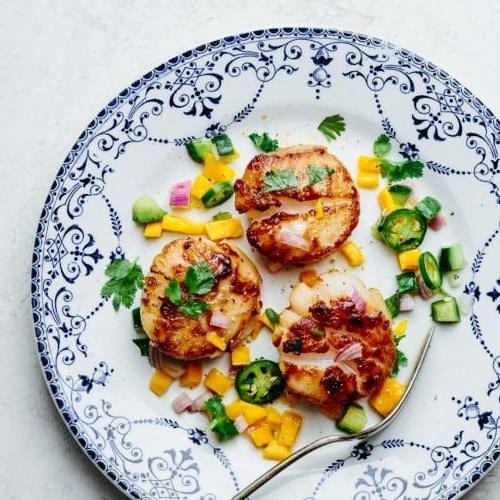 Seared Scallops with Mango Salsa