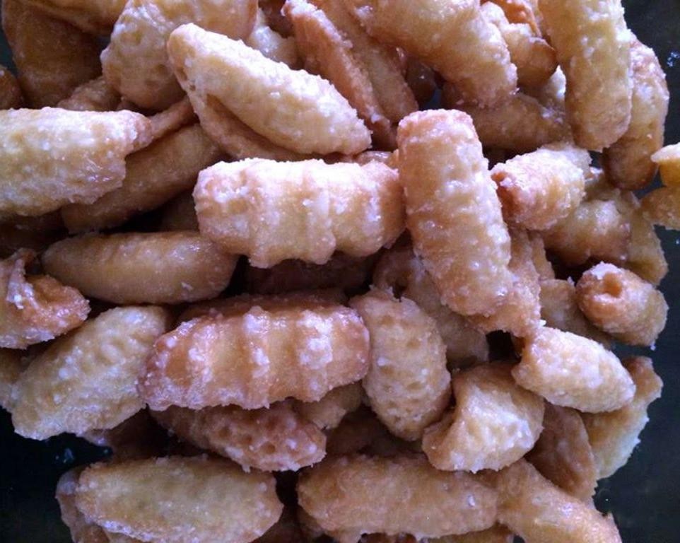 Shushumow (Somali fried dough)