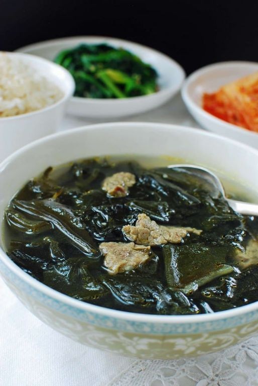 Simple Miyeok Guk (Seaweed Soup)
