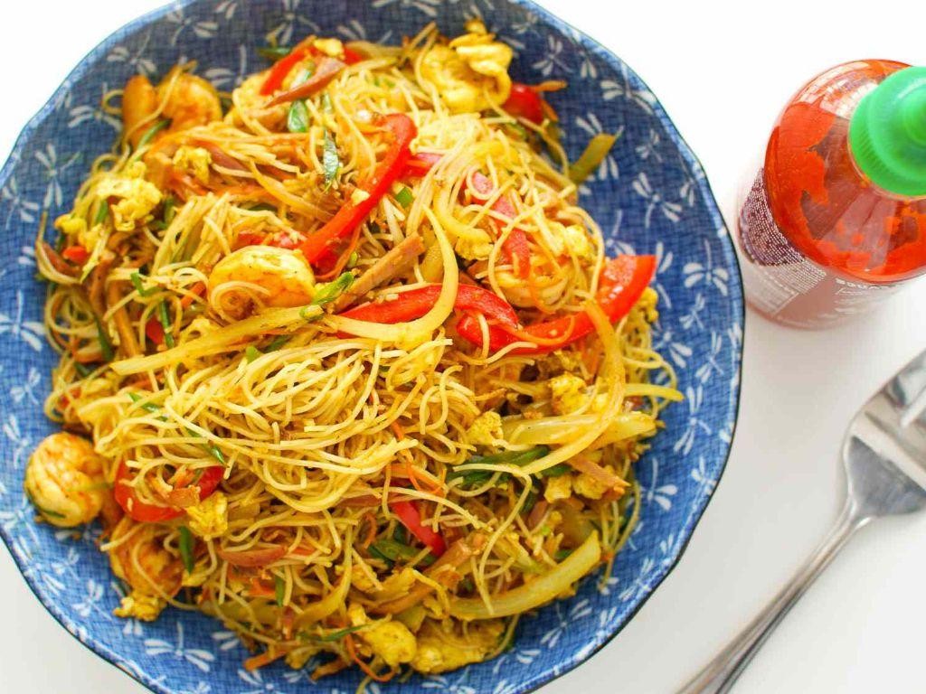 Singapore-Style Stir-Fried Rice Noodles