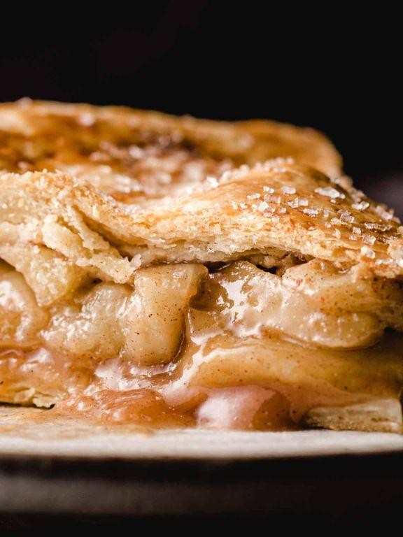 Spiced Apple Pie with Fresh Apples and Cinnamon