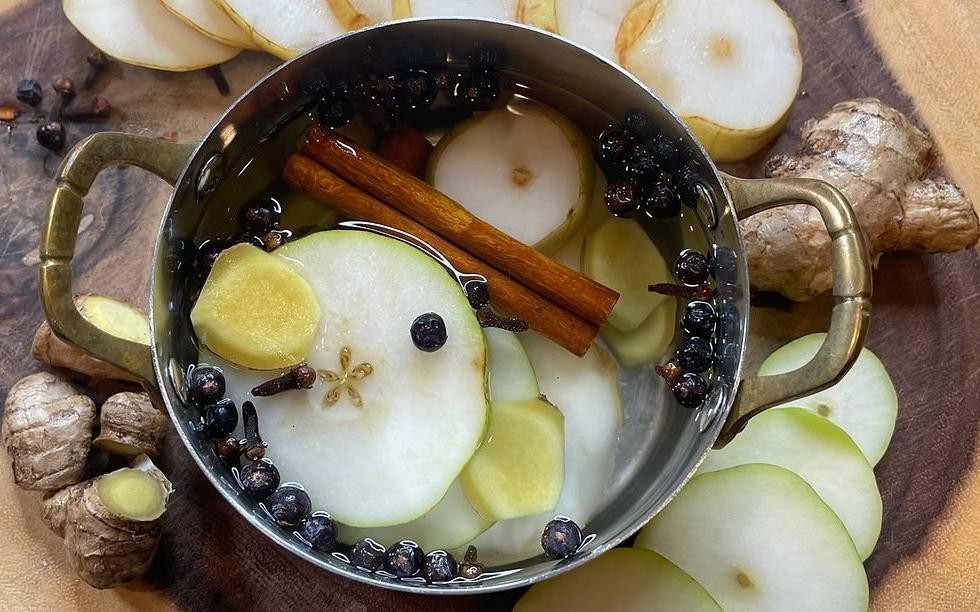 Spiced Pear and Vanilla Simmer Pot