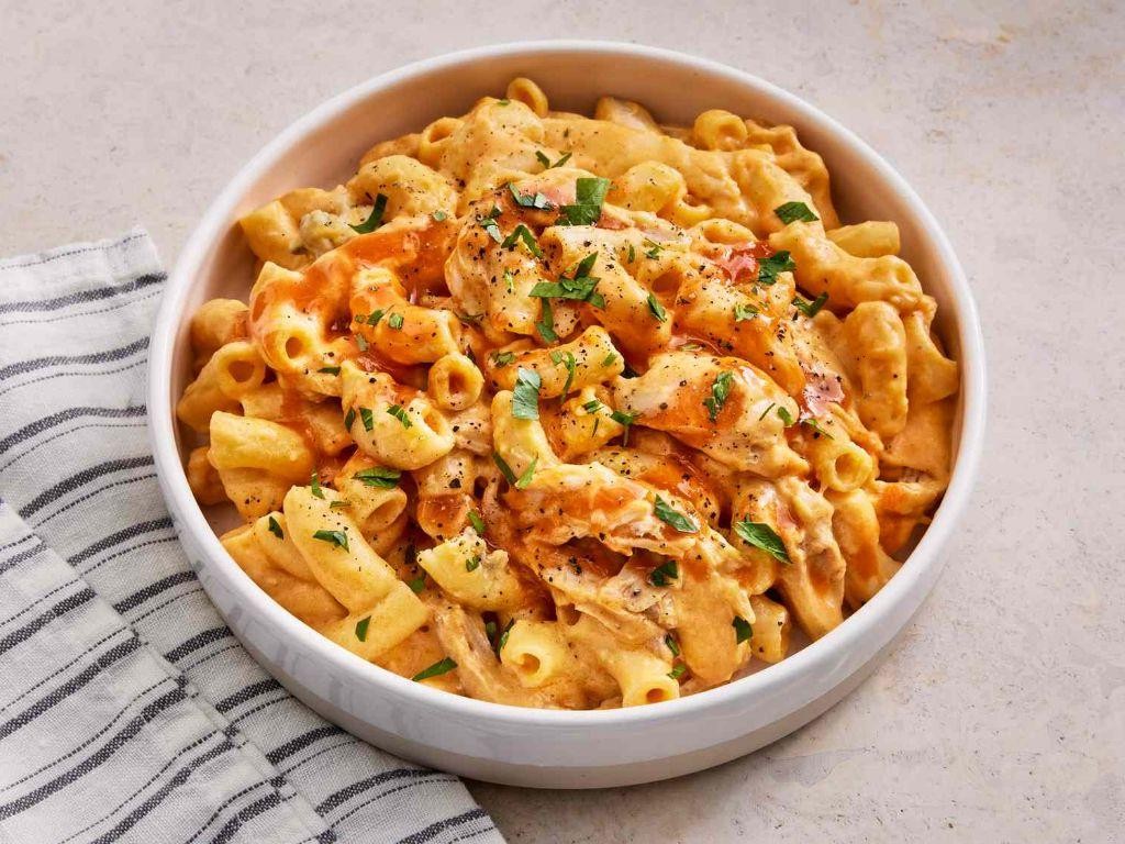 Spicy Buffalo Chicken Mac and Cheese