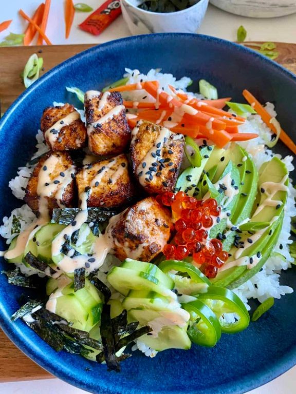 Spicy Salmon Sushi Bowl with Crispy Onions