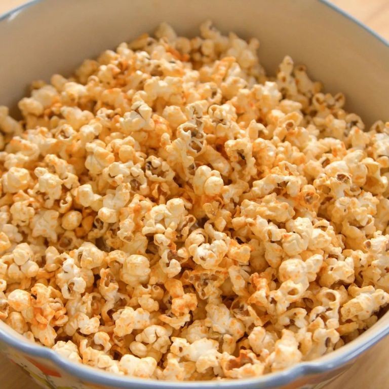 Spicy Sriracha Popcorn
