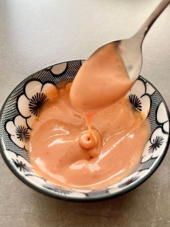 Spicy Sriracha Yum Yum Sauce