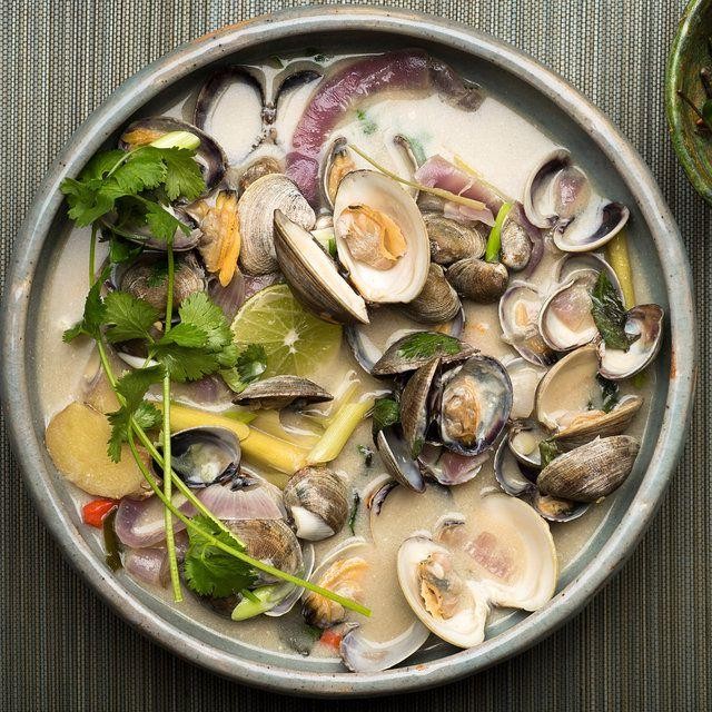 Spicy Thai Coconut Steamed Clams