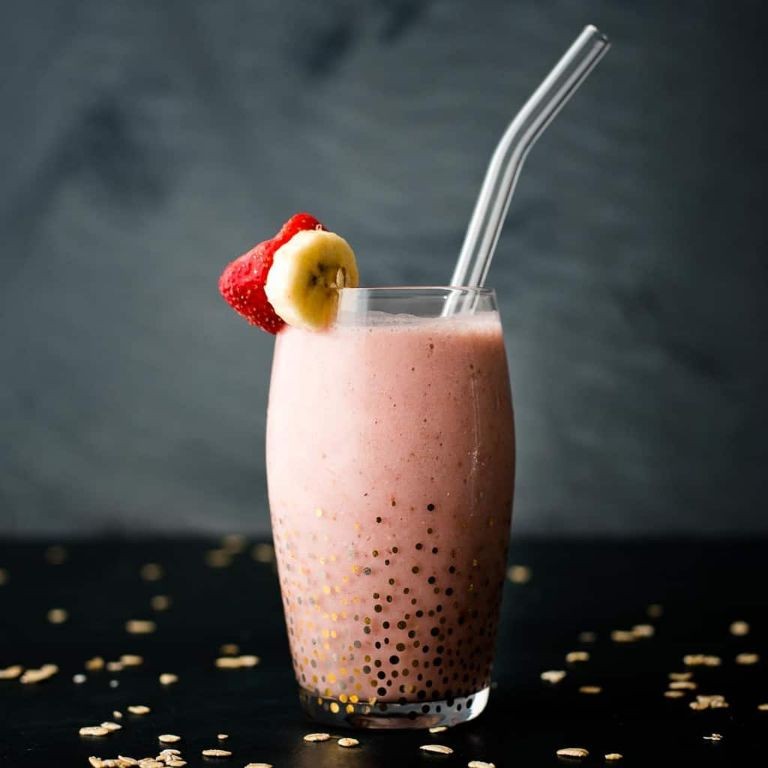 Strawberry Banana Oat Milk Smoothie