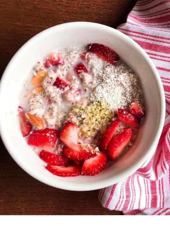 Strawberry Oatmeal Pudding with Cinnamon