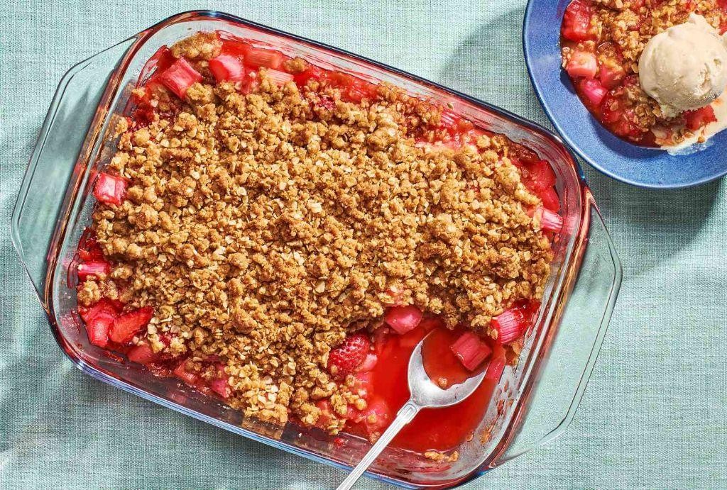Strawberry Rhubarb Crumble