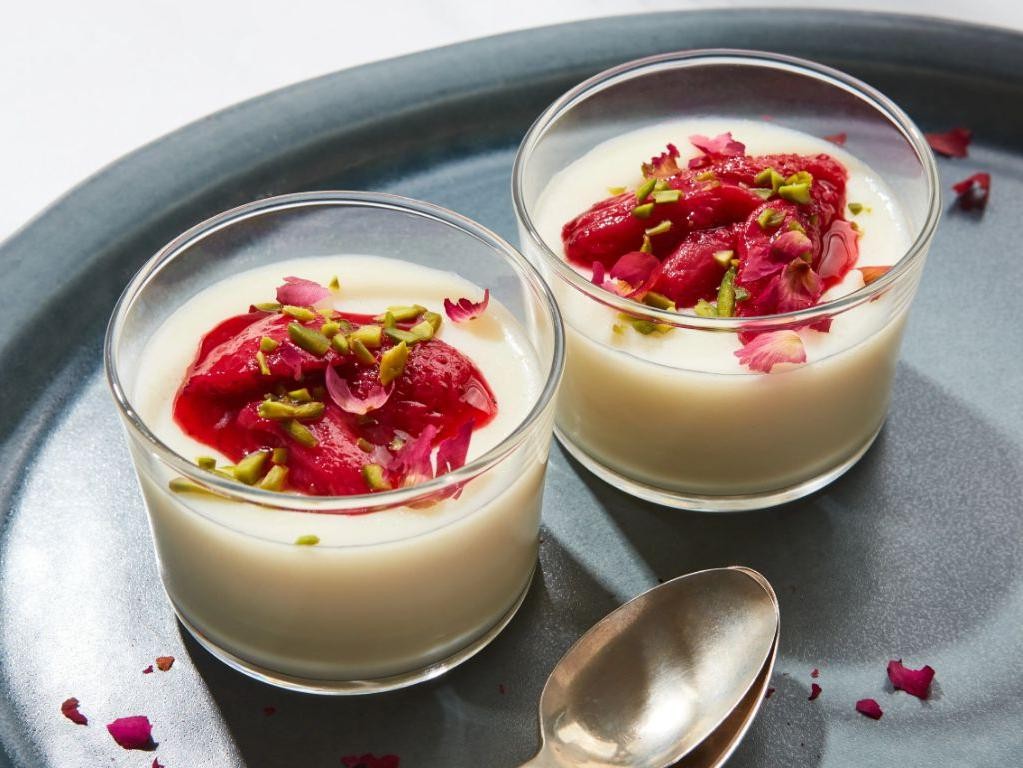 18 Delicious Strawberries Pudding Recipes Creamy
