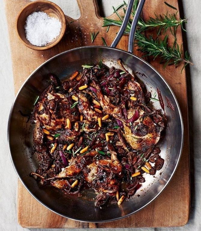 Stuffed quail with raisins and pine nuts