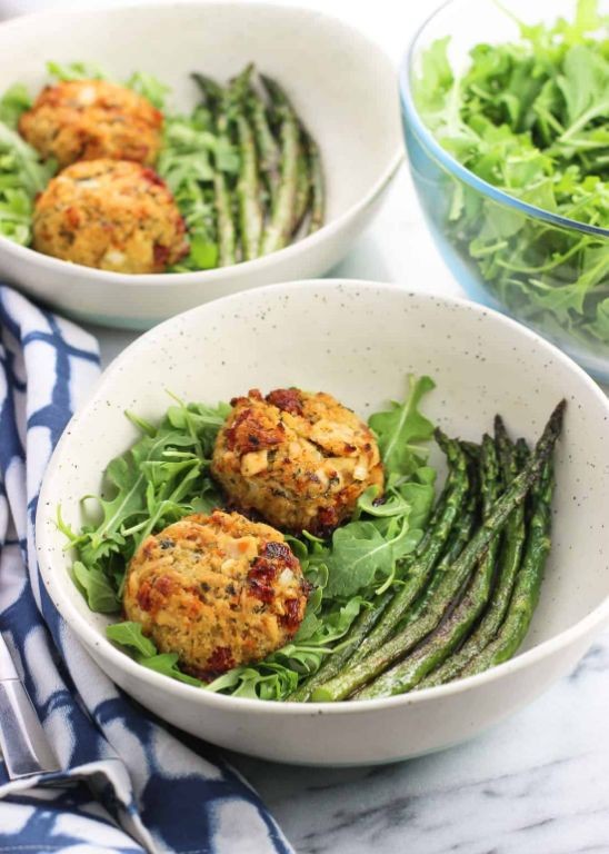 Sun-Dried Tomato and Feta Tuna Cakes with Balsamic Glaze