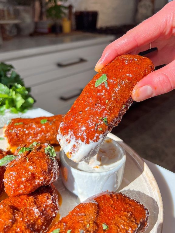 Sweet and Spicy Mozzarella Sticks with Honey Sriracha