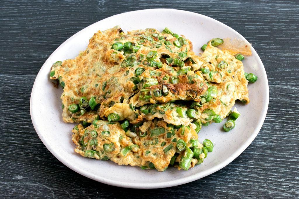 Taiwanese Green Bean Omelette