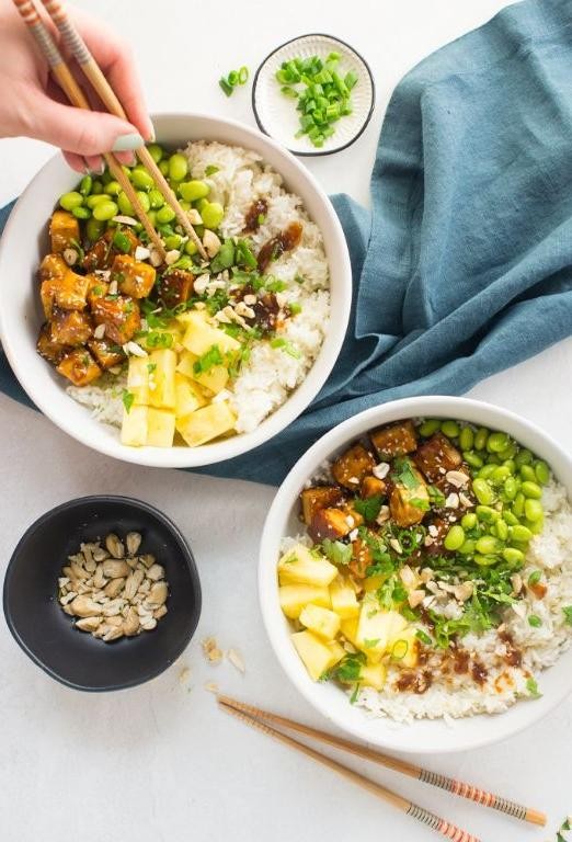 Teriyaki tofu salad with edamame