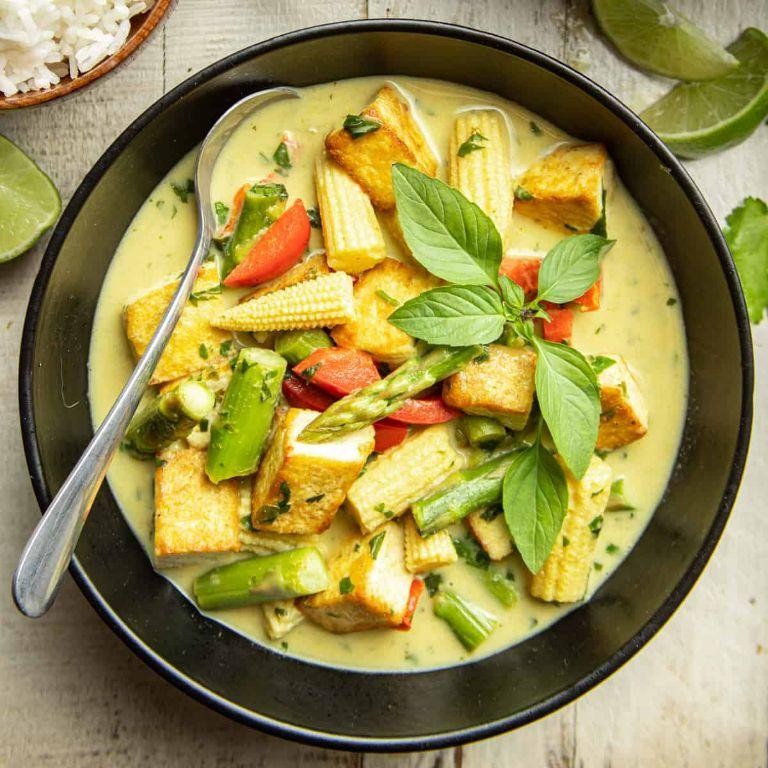 Thai Green Curry with Vegetables and Tofu