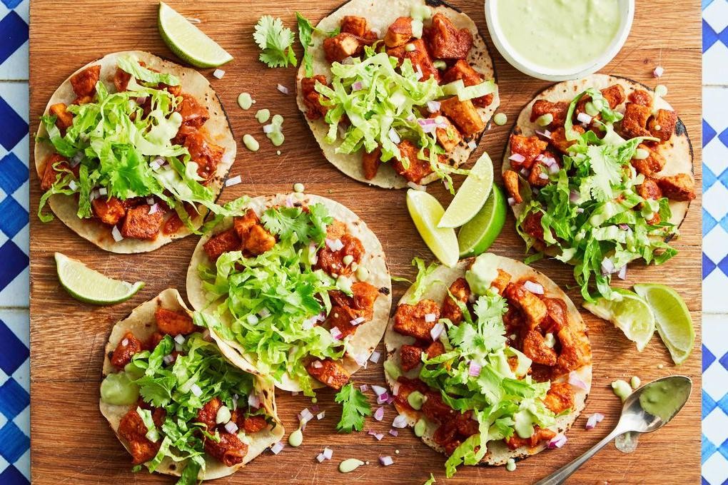Tinga de Camarón (Shrimp Tinga) Taco Salad