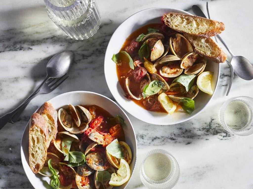 Tomato Basil Steamed Clams
